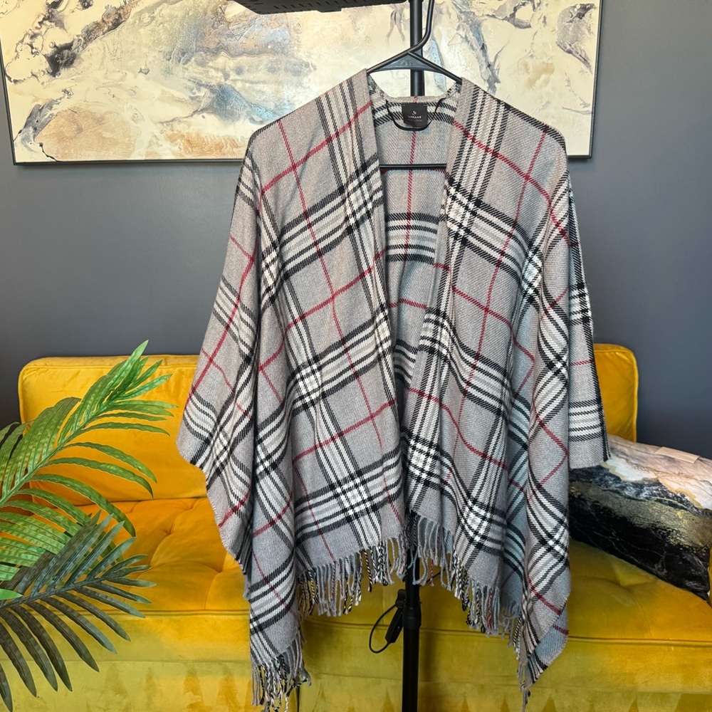 V. FRAAS Gray Plaid Fringe Wrap with Red Accents